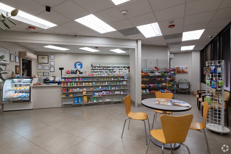 More Photos Of 2500 Fondren Rd, Houston Unknown For Lease