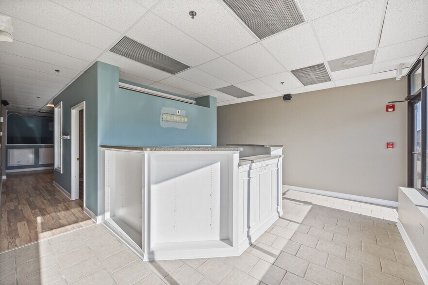 More Photos Of 108 Valley Dr, Elburn Storefront For Lease