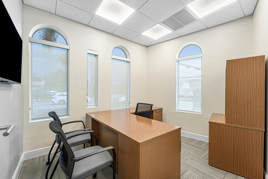 More Photos Of 330 Davie Blvd, Fort Lauderdale Office For Sale