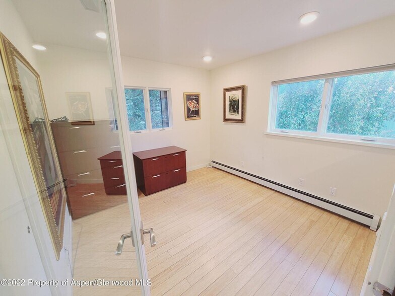 More Photos Of 117 S Spring St, Aspen Loft Creative Space For Sale