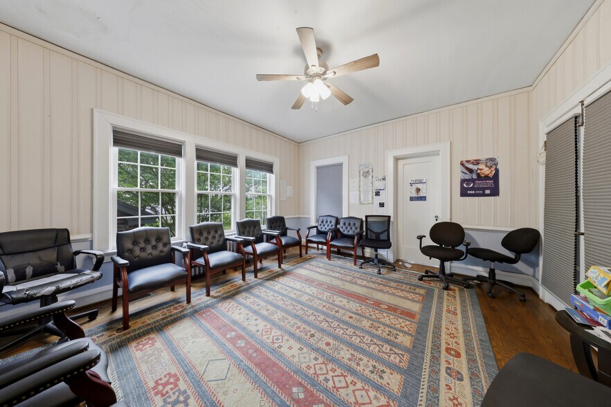 More Photos Of 18697 Forest Rd, Lynchburg Office For Sale
