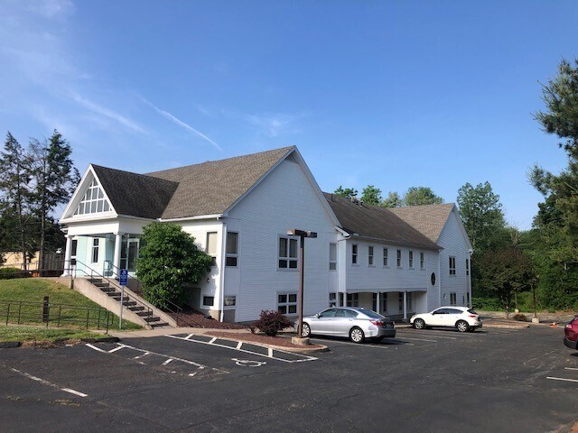 More Photos Of 300 Queen St, Southington Medical For Lease