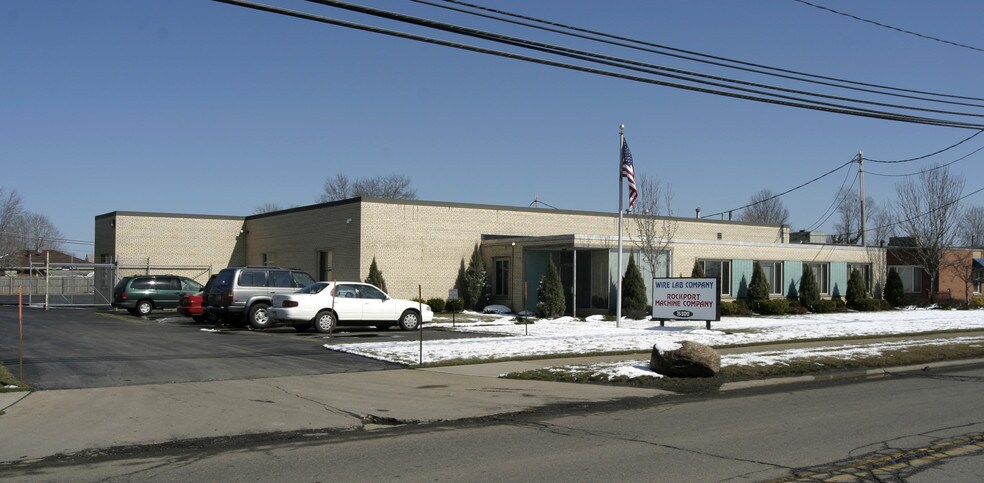 More Photos Of 15300 Industrial Pky, Cleveland Manufacturing For Sale