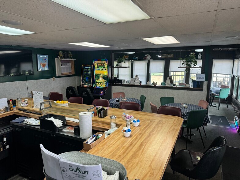 More Photos Of 814 W State St, Fox Lake Restaurant For Lease