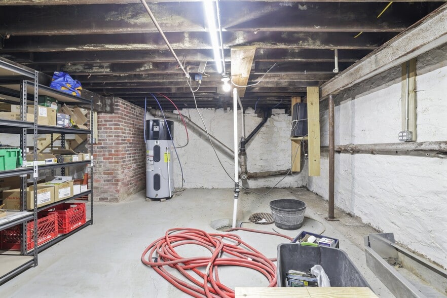 More Photos Of 1890 S High St, Columbus Light Distribution For Sale