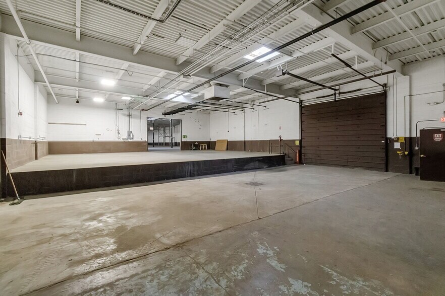 More Photos Of 340 Nagel Dr, Cheektowaga Distribution For Lease