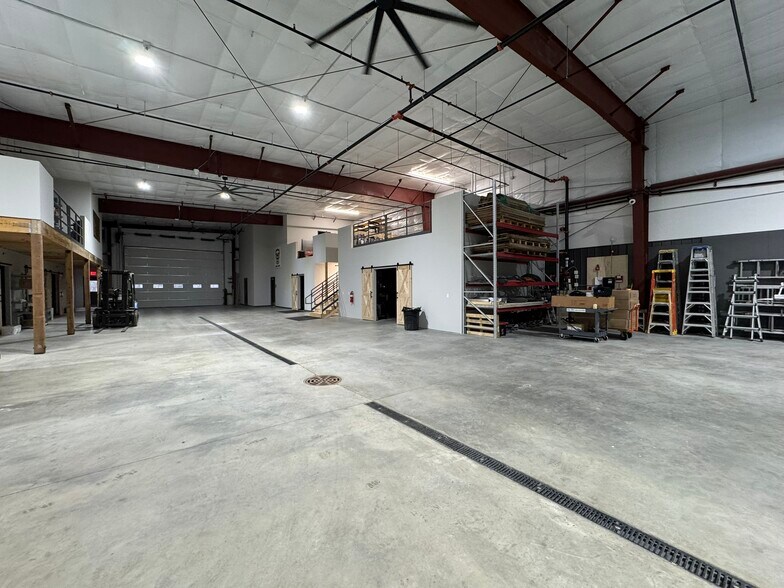 More Photos Of 645 Sandpiper Trl, Cottage Grove Warehouse For Sale
