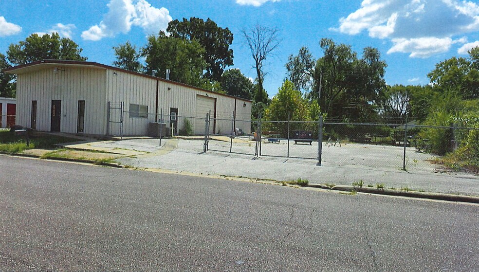 Primary Photo Of 2024 E McDaniel St, Springfield Service For Lease