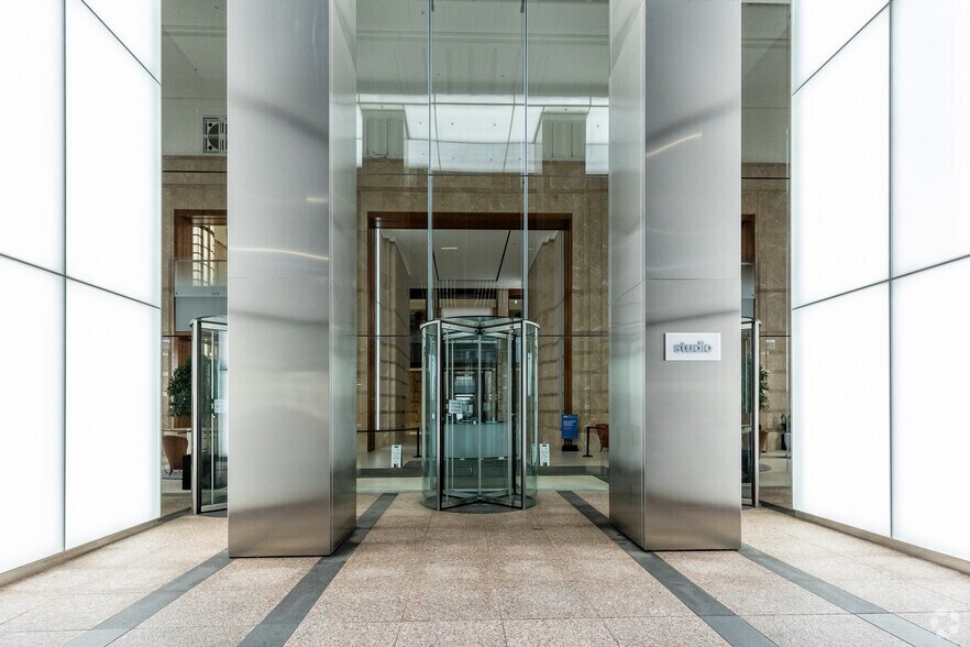 More Photos Of 227 W Monroe St, Chicago Office For Lease