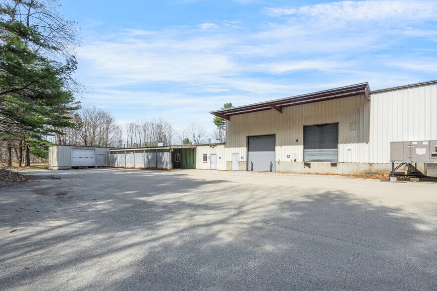 More Photos Of 412 Main St, Groton Warehouse For Lease