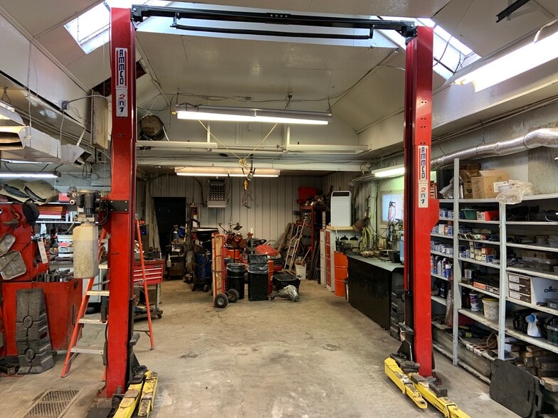 More Photos Of 40 King St E, Kawartha Lakes Auto Repair For Sale