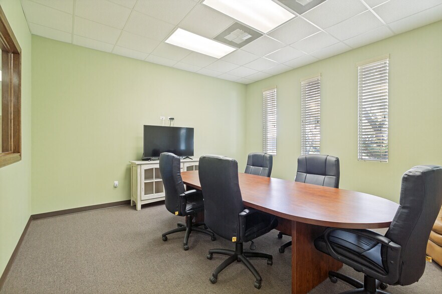 More Photos Of 42900 IH-10 West, Boerne Showroom For Sale