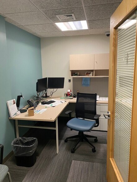 More Photos Of 5-14 51st Ave, Long Island City Storefront Retail Office For Lease