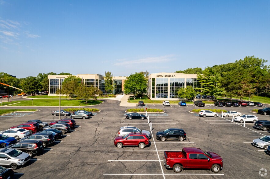 More Photos Of 1050 Wilshire Dr, Troy Office For Lease