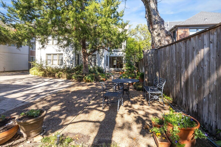 More Photos Of 2039 South Blvd, Houston Apartments For Sale