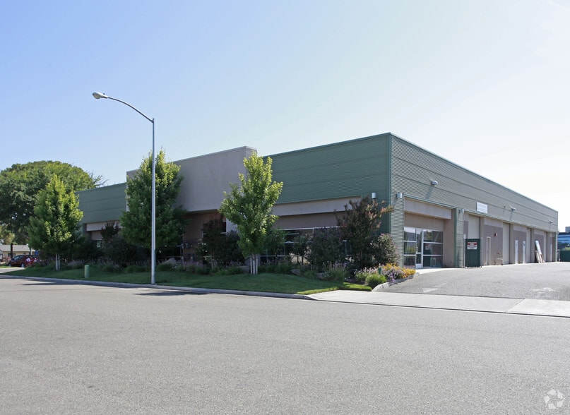 More Photos Of 5850 E Shields Ave, Fresno Warehouse For Lease