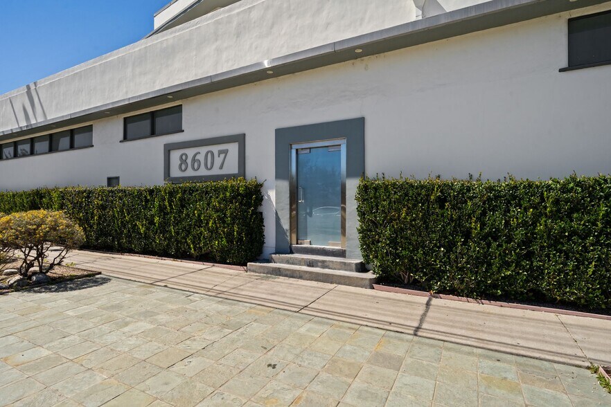 More Photos Of 8607 Venice Blvd, Los Angeles Loft Creative Space For Lease