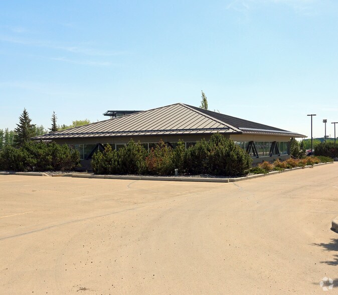 More Photos Of 11211 Winterburn Rd NW, Edmonton Office For Sale