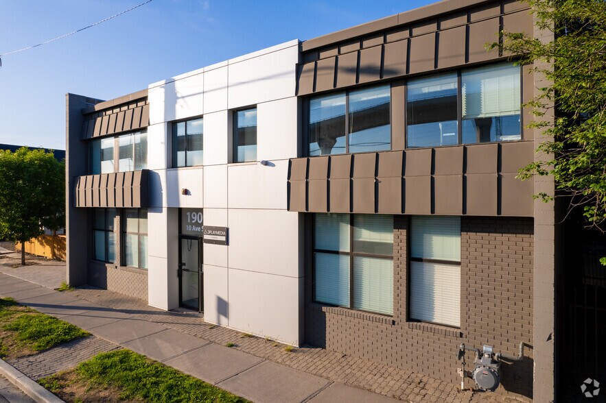 More Photos Of 1909 10th Ave SW, Calgary Office For Sale