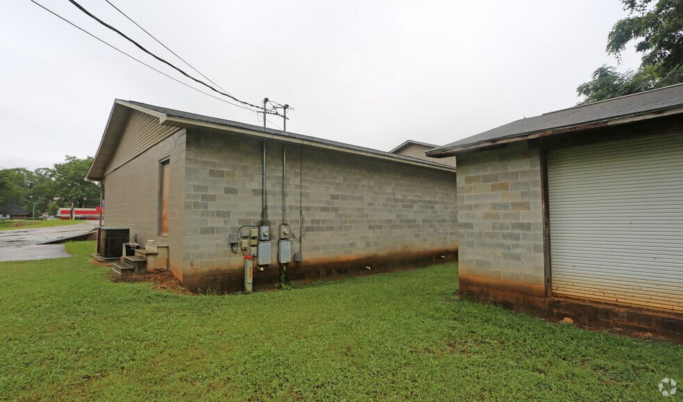 More Photos Of 511 Battle St E, Talladega Storefront For Lease
