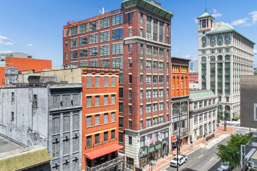 Primary Photo Of 126 E 6th St, Cincinnati Apartments For Lease