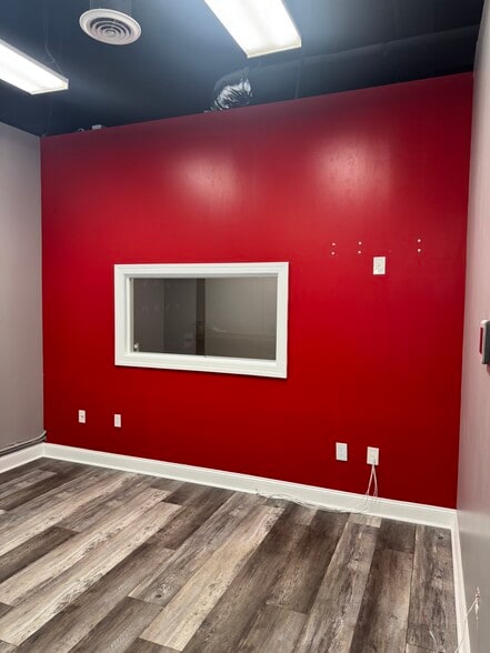 More Photos Of 53 Persimmon St, Bluffton Showroom For Sale