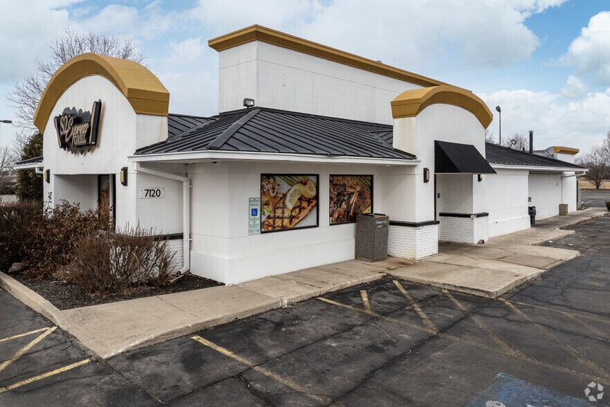 More Photos Of 7120 W 159th Street & Harlem Ave, Orland Park Fast Food For Lease
