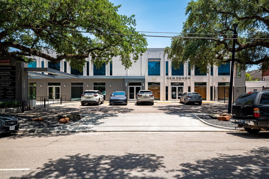 More Photos Of 1500 McGowen St, Houston Restaurant For Lease