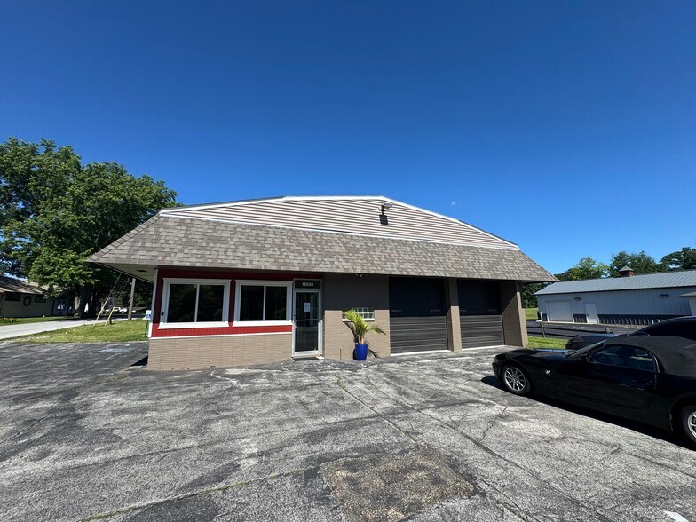 More Photos Of 13536 Morse St, Cedar Lake General Retail For Sale