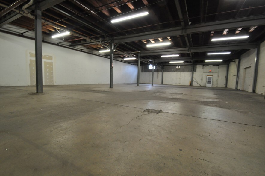 More Photos Of 1050 Slocum Ave, Ridgefield Warehouse For Lease
