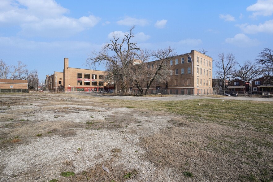 More Photos Of 4253 Clarence Blf, Saint Louis Specialty For Sale