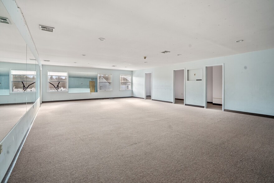 More Photos Of 234 Main St, Lincoln Park Storefront Retail Office For Lease