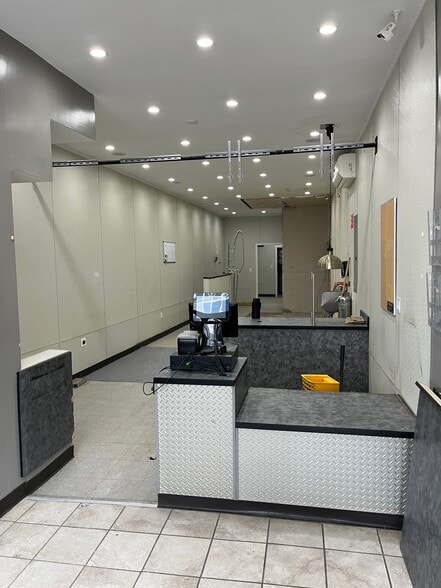 More Photos Of 11814 Queens Blvd, Forest Hills Storefront Retail Office For Lease