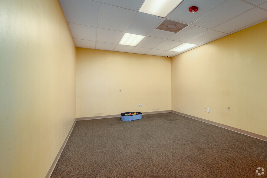 More Photos Of 11820 Huffmeister Rd, Houston Office For Sale