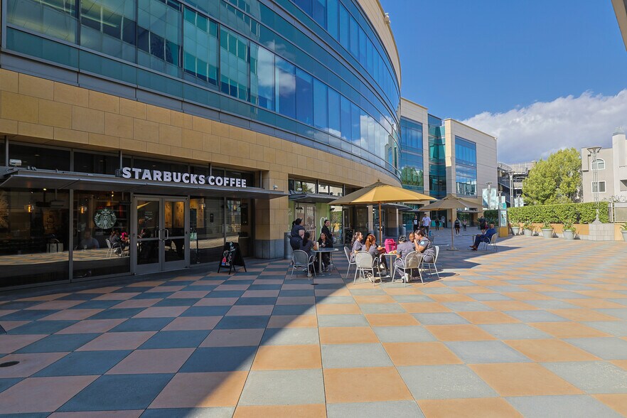 More Photos Of 15301 Ventura Blvd, Sherman Oaks Unknown For Lease