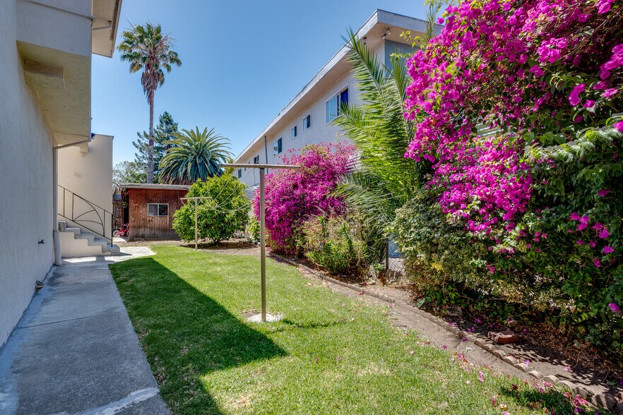 More Photos Of 9031 Hillside St, Oakland Apartments For Sale