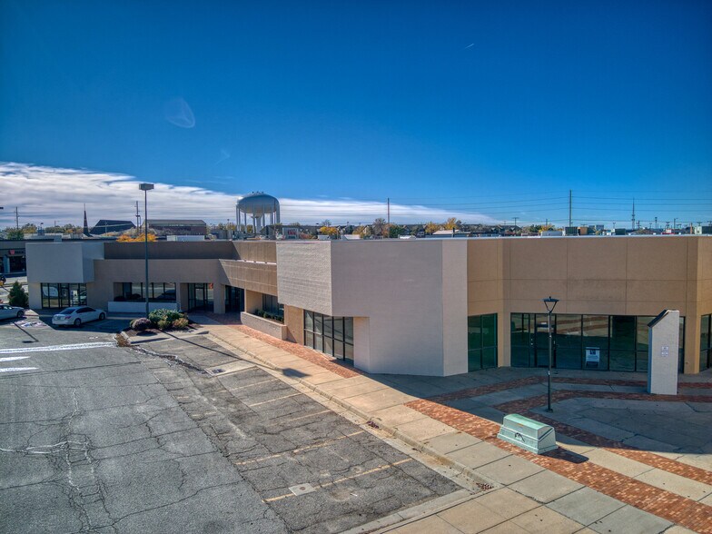 More Photos Of 2120-2140 N Woodlawn St, Wichita Unknown For Lease