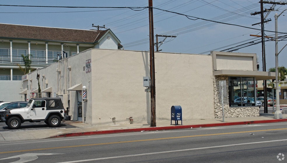 More Photos Of 11700-11704 Moorpark St, Studio City Storefront For Lease