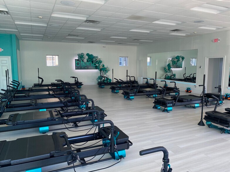 More Photos Of 12 Atlantic Ave, Marblehead Storefront For Sale