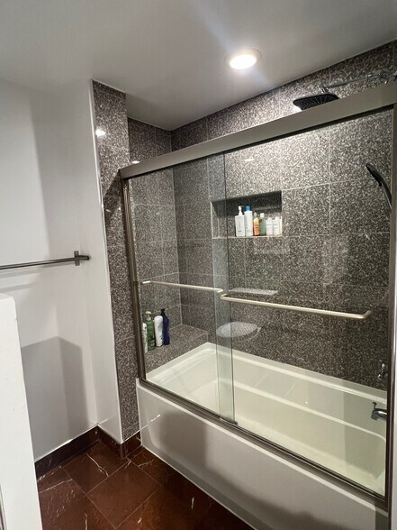 More Photos Of 418-420 E State St, Rockford Storefront For Sale