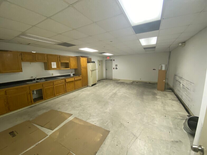 More Photos Of 501 Tradesmen's Park Dr, Hutto Warehouse For Lease