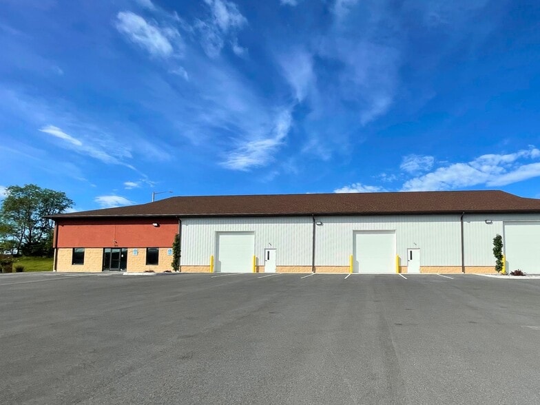 Primary Photo Of 975 Sawtooth Oak Cir, Harrisonburg Warehouse For Lease