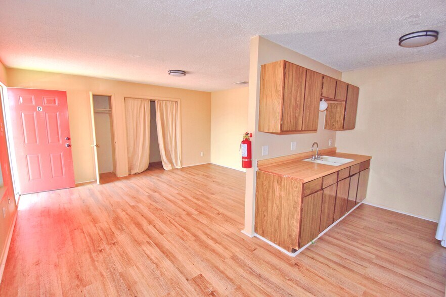 More Photos Of 303-511 E Reagan Rd, Beeville Multifamily For Sale