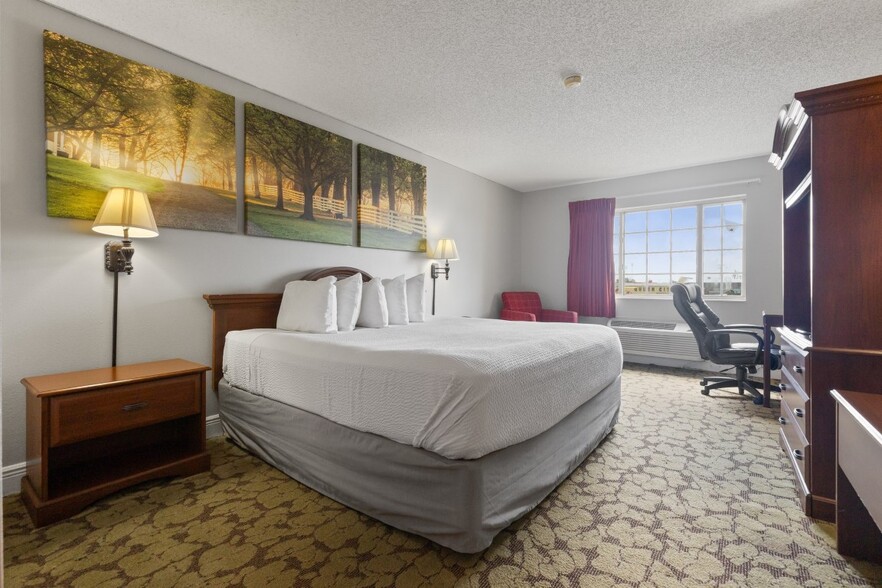 More Photos Of 912 US Highway 65/82 South, Lake Village Hotel For Sale
