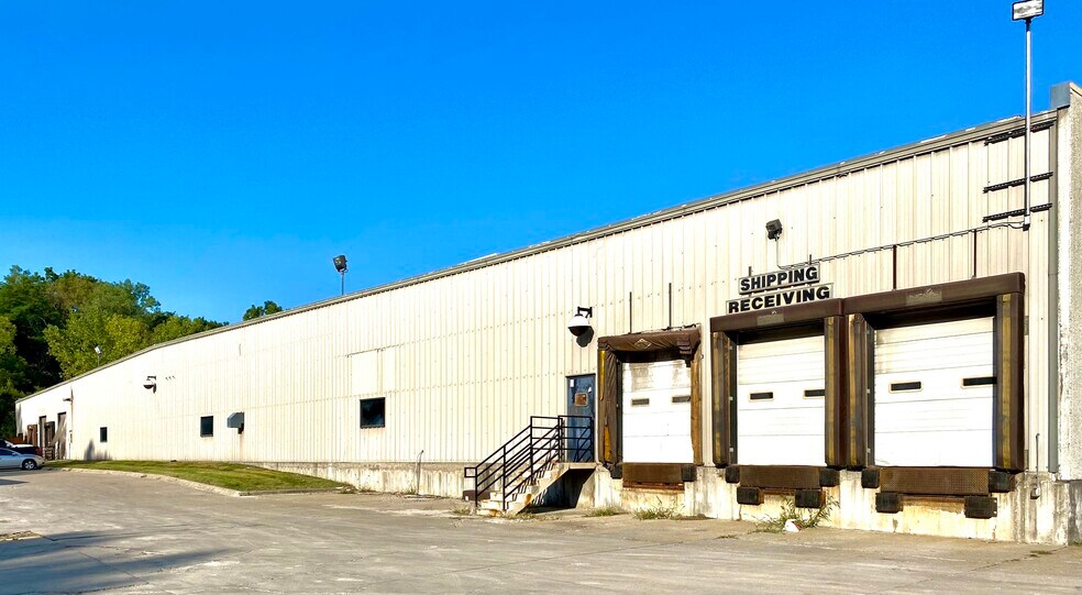 More Photos Of 1202 Thomas Beck Rd, Des Moines Flex For Lease