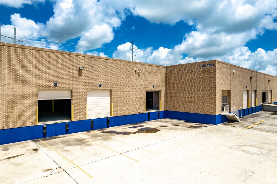 More Photos Of 3439-3455 Steen St, San Antonio Unknown For Lease