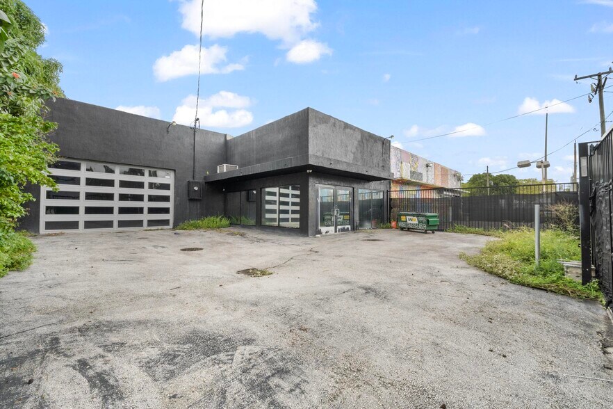 More Photos Of 535 NW 29th St, Miami Warehouse For Sale