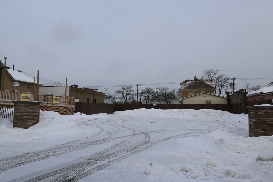 More Photos Of 1730 Goodman St, Rochester Bar For Sale