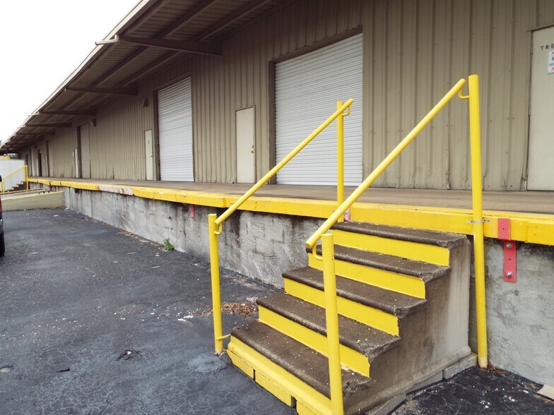 More Photos Of 11-37 NE 16th St, Ocala Warehouse For Lease