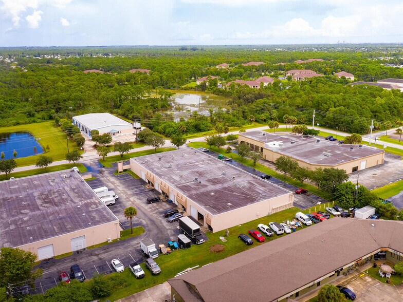 More Photos Of 1360-1396 SE Huffman Rd, Port Saint Lucie Warehouse For Lease